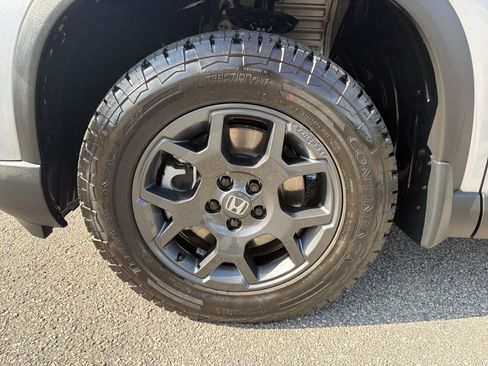 Used 2025 Honda Pilot TrailSport image 20