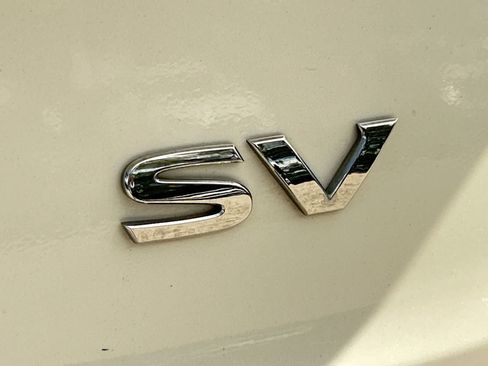 Used 2023 Nissan Rogue SV w/ SV Premium B Package FWD image 8