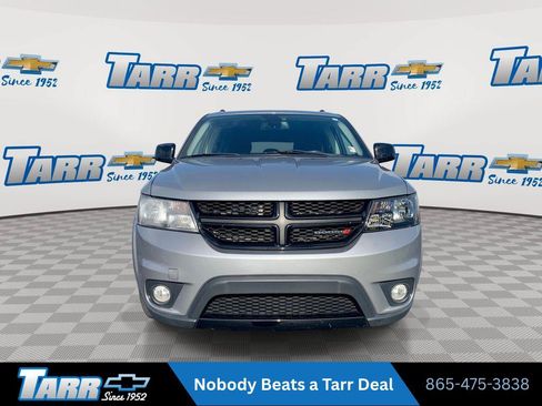 Used 2019 Dodge Journey SE FWD image 3