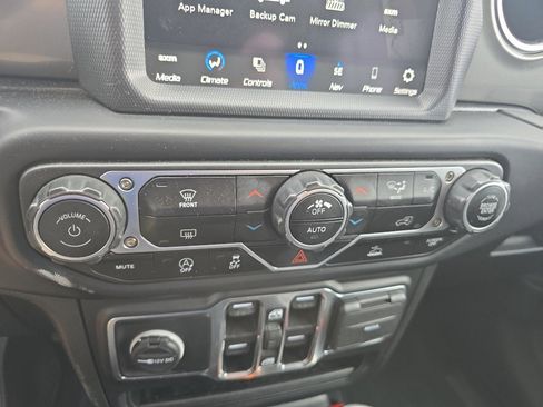 Used 2023 Jeep Gladiator Overland image 28