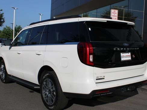 Used 2025 Ford Expedition Active AWD/4WD image 5