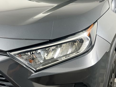Used 2020 Toyota RAV4 XLE w/ Convenience Package FWD image 11