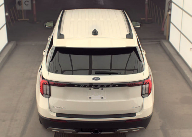 Used 2026 Ford Explorer Active w/ Active Comfort Package AWD/4WD image 5