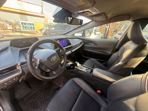 Used 2023 Toyota Prius XLE FWD image 11