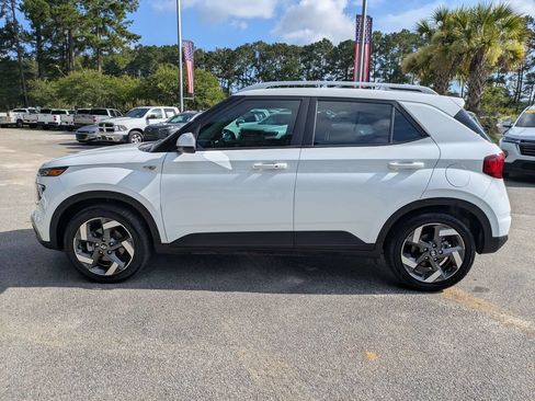 Used 2024 Hyundai Venue SEL FWD image 7