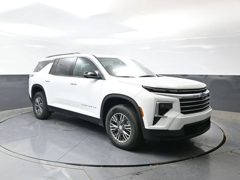 Used 2024 Chevrolet Traverse LT FWD image 5