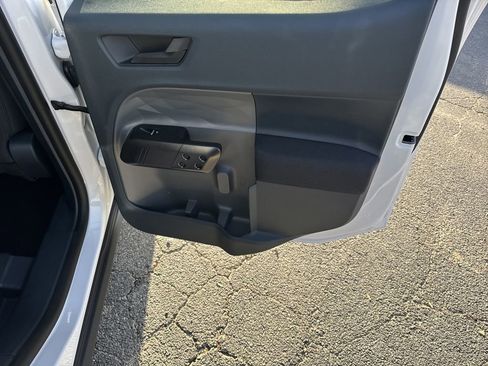 New 2025 Ford Maverick XL image 16