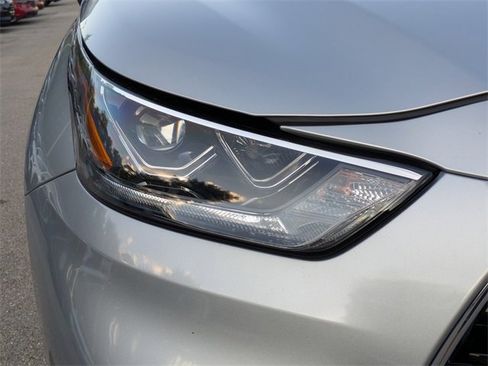 Used 2024 Toyota Highlander Platinum image 9