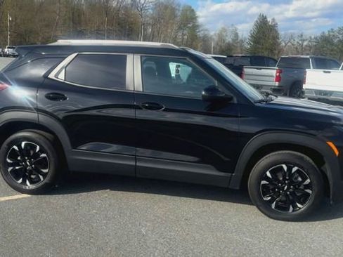 Used 2023 Chevrolet TrailBlazer LT w/ Confidence II Package AWD/4WD image 9