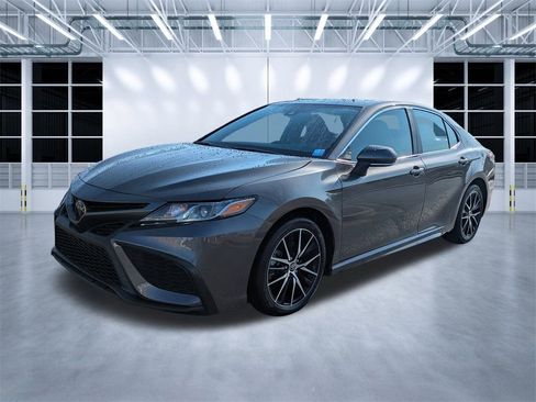 Used 2023 Toyota Camry SE FWD image 7