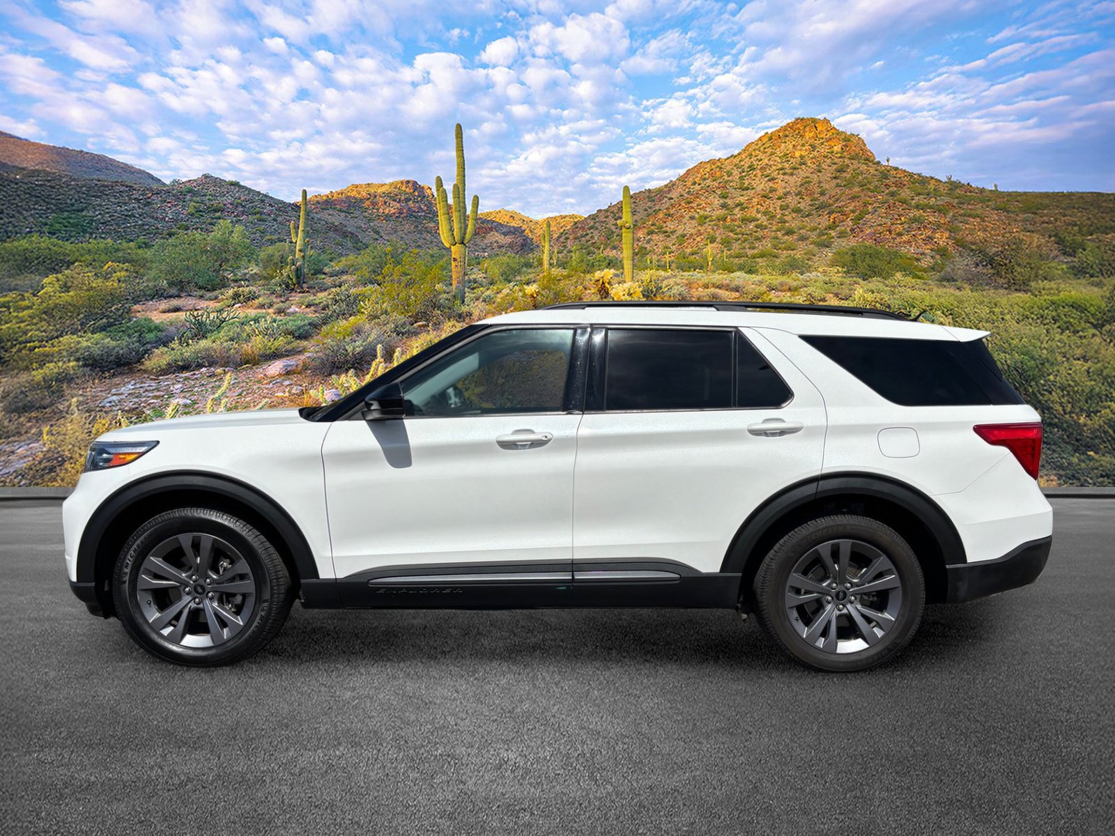 Used 2022 Ford Explorer XLT w/ Equipment Group 202A AWD/4WD image 7