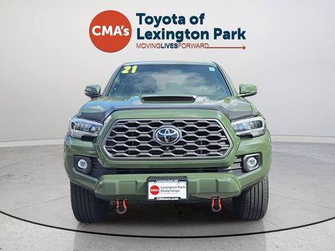 Used 2021 Toyota Tacoma TRD Sport w/ TRD Premium Sport Package AWD/4WD image 8