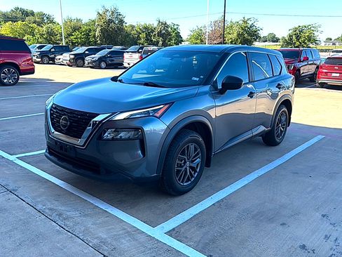 Used 2021 Nissan Rogue S FWD image 2
