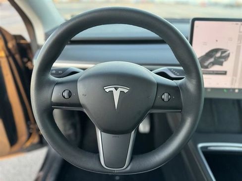 Used 2021 Tesla Model Y Long Range AWD/4WD image 21