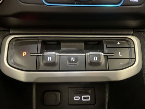 Used 2021 GMC Acadia SLT FWD image 10