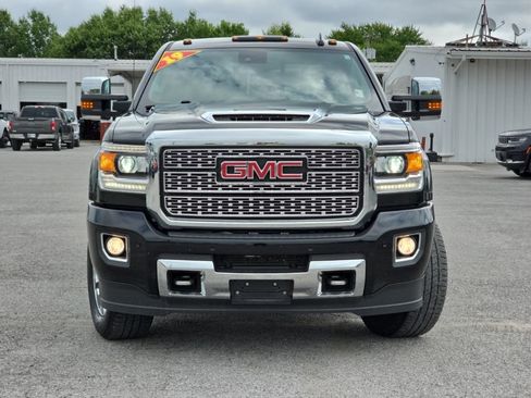Used 2019 GMC Sierra 2500 Denali w/ Duramax Plus Package AWD/4WD image 2