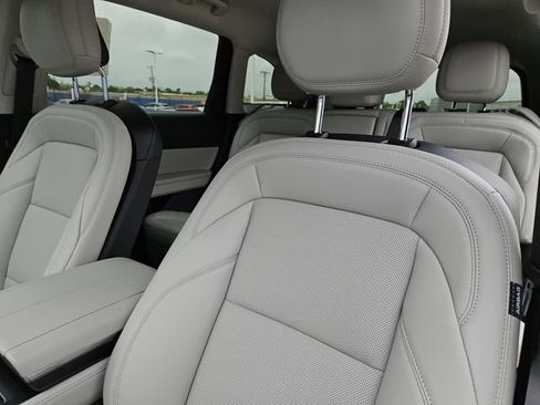 New 2026 Lincoln Nautilus Premier image 22