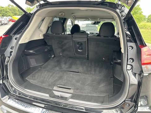 Used 2020 Nissan Rogue SV AWD/4WD image 16