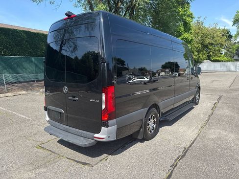 Used 2021 Mercedes-Benz Sprinter 2500 w/ Windows All Around Package image 8