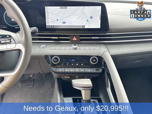 Used 2025 Hyundai Elantra SEL FWD image 44