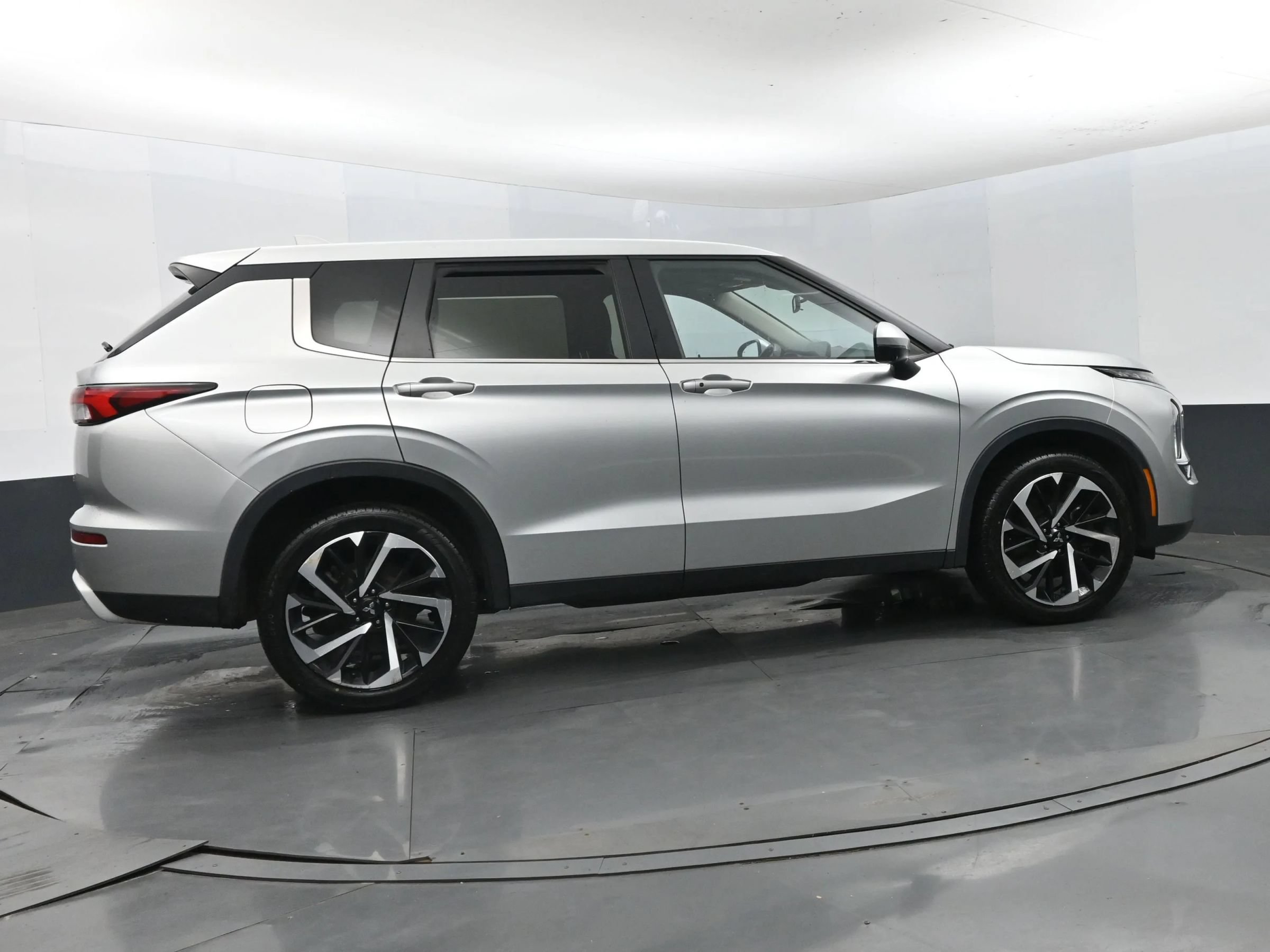 Used 2024 Mitsubishi Outlander Ralliart AWD/4WD image 4
