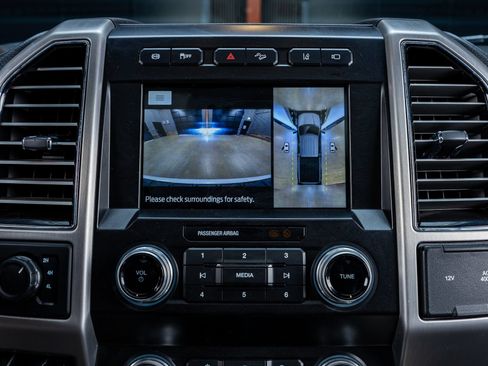 Used 2020 Ford F250 Platinum w/ FX4 Off-Road Package AWD/4WD image 22