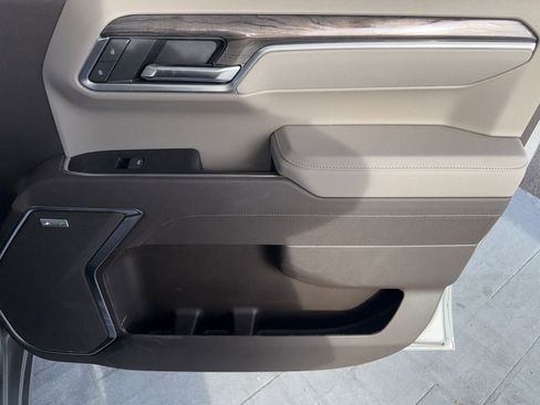 Used 2025 Chevrolet Silverado 1500 LTZ image 11