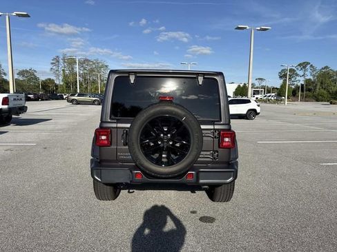 Used 2025 Jeep Wrangler Unlimited Sahara image 4