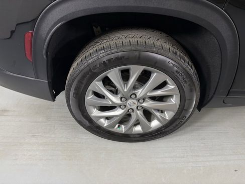 Used 2025 Buick Enclave Preferred image 11