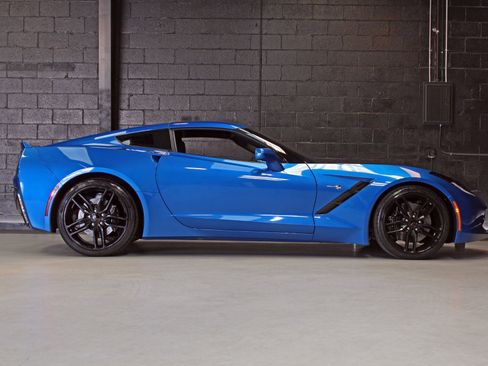 Used 2015 Chevrolet Corvette Stingray Coupe w/ 2LT Preferred Equipment Group image 20