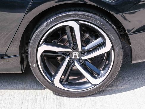 Used 2018 Honda Accord Sport image 9