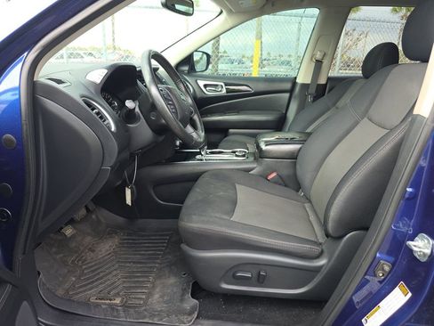 Used 2019 Nissan Pathfinder SV image 5