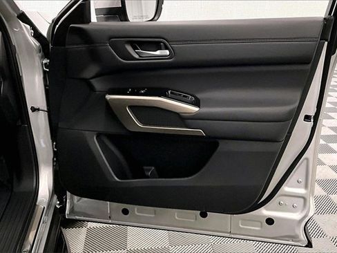 New 2025 Nissan Pathfinder Platinum w/ Lighting Package (N93) image 35