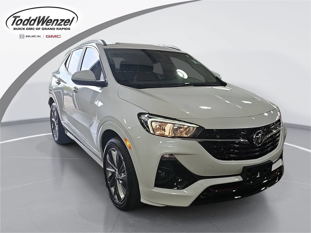 Used 2022 Buick Encore GX Preferred w/ Sport Touring Package FWD image 1