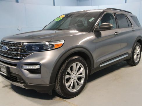 Used 2022 Ford Explorer XLT w/ Equipment Group 202A RWD image 28