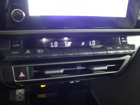 Used 2025 Toyota Camry SE w/ Convenience Package FWD image 32