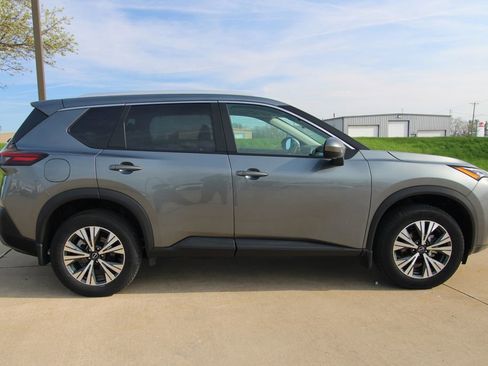 Used 2023 Nissan Rogue SV w/ SV Premium B Package image 4