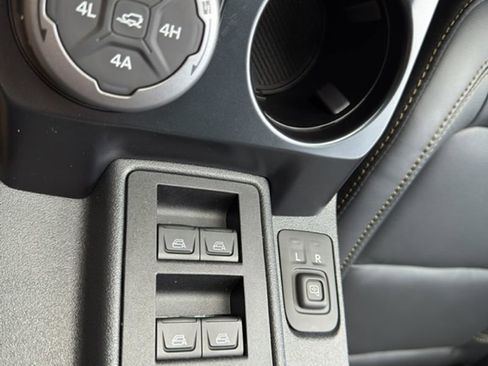 New 2025 Ford Bronco Badlands image 52