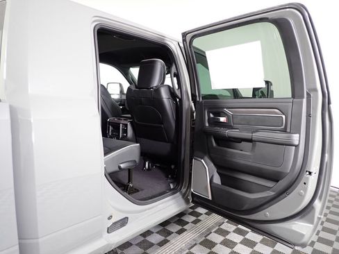 New 2026 RAM 2500 Laramie AWD/4WD image 40