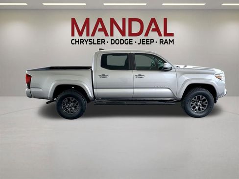 Used 2021 Toyota Tacoma SR5 w/ Technology Package AWD/4WD image 5