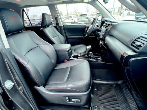 Used 2020 Toyota 4Runner TRD Off-Road Premium image 28
