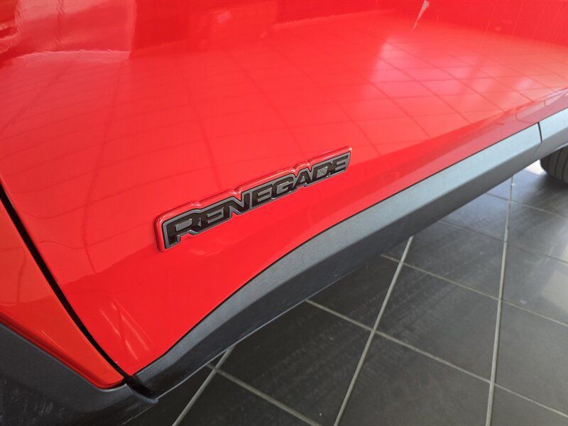 Used 2020 Jeep Renegade Trailhawk w/ Cold Weather Group AWD/4WD image 32
