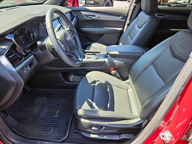 Used 2025 Cadillac XT6 Luxury FWD image 7