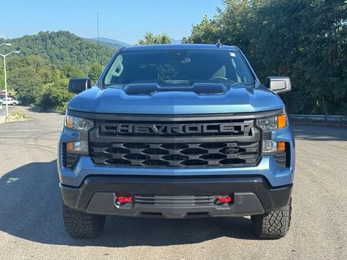 Certified 2024 Chevrolet Silverado 1500 Custom Trail Boss w/ LPO, Dark Essentials Package AWD/4WD image 2