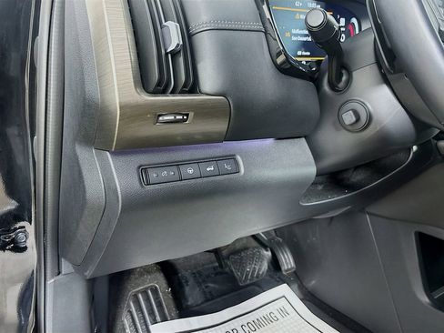 Used 2024 Nissan Pathfinder Platinum AWD/4WD image 10