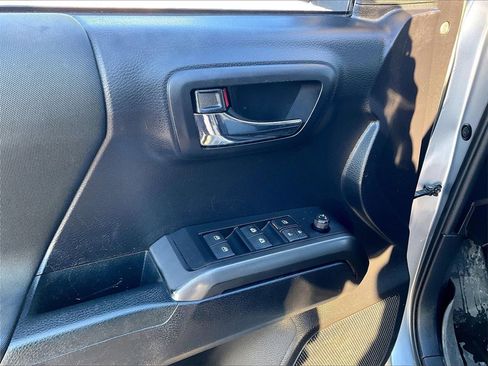 Used 2020 Toyota Tacoma TRD Sport image 35