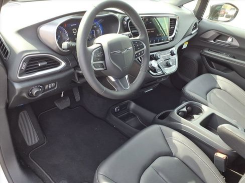 New 2026 Chrysler Voyager LX FWD image 4