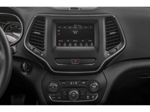 Used 2019 Jeep Cherokee Latitude w/ Popular Appearance Group FWD image 13