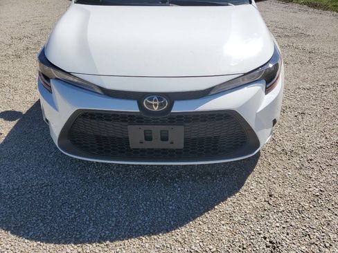 Used 2022 Toyota Corolla LE image 2