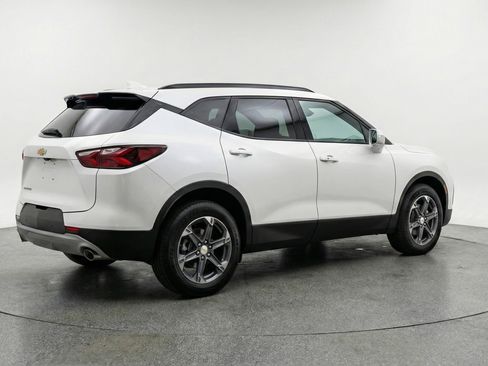 Used 2025 Chevrolet Blazer LT FWD image 9